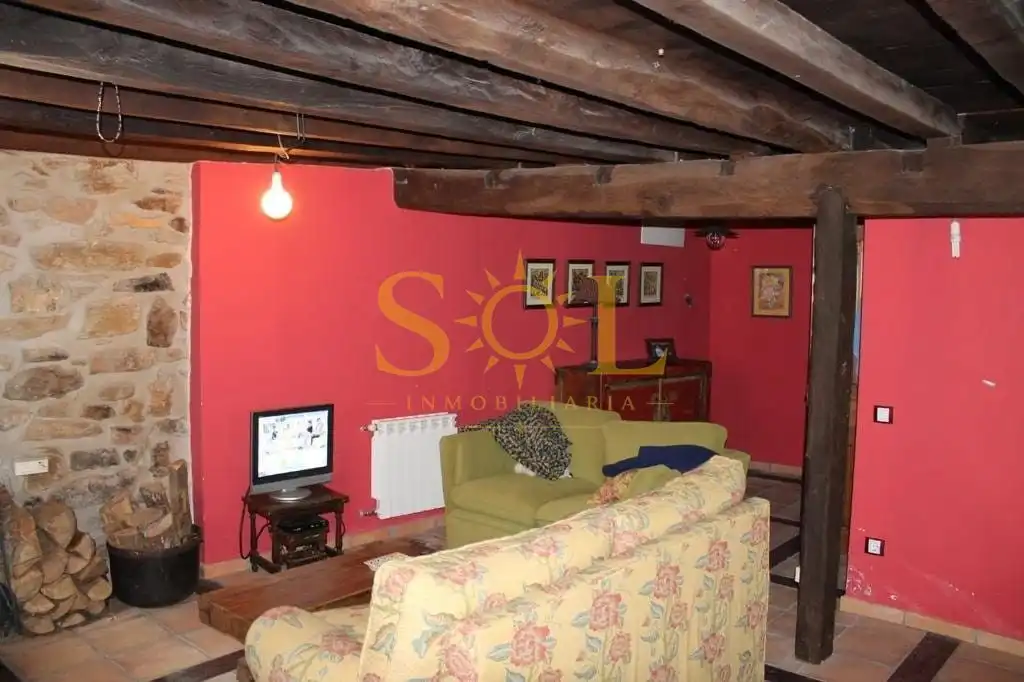 Sala de estar de Casa o chalet en venta en Boca de Huérgano con Calefacción, Jardín privado y Parquet
