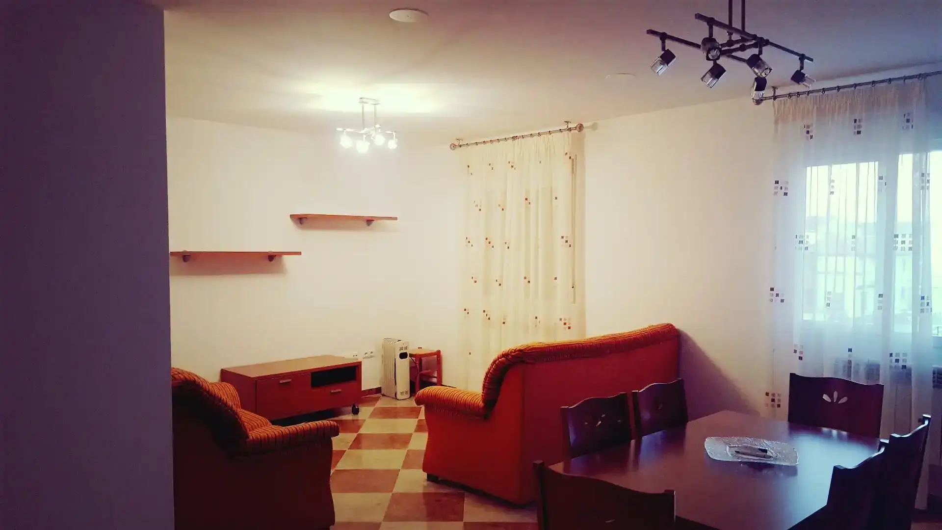 Sala d'estar de Casa adosada en venda en Baza amb Forn, Rentadora i Microones
