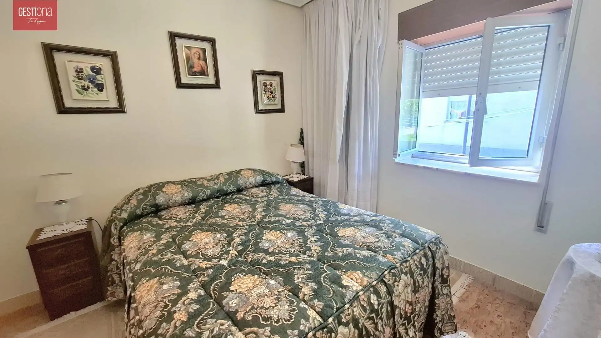 Habitación de Piso en venta en Los Corrales de Buelna  con Calefacción, Trastero y Amueblado