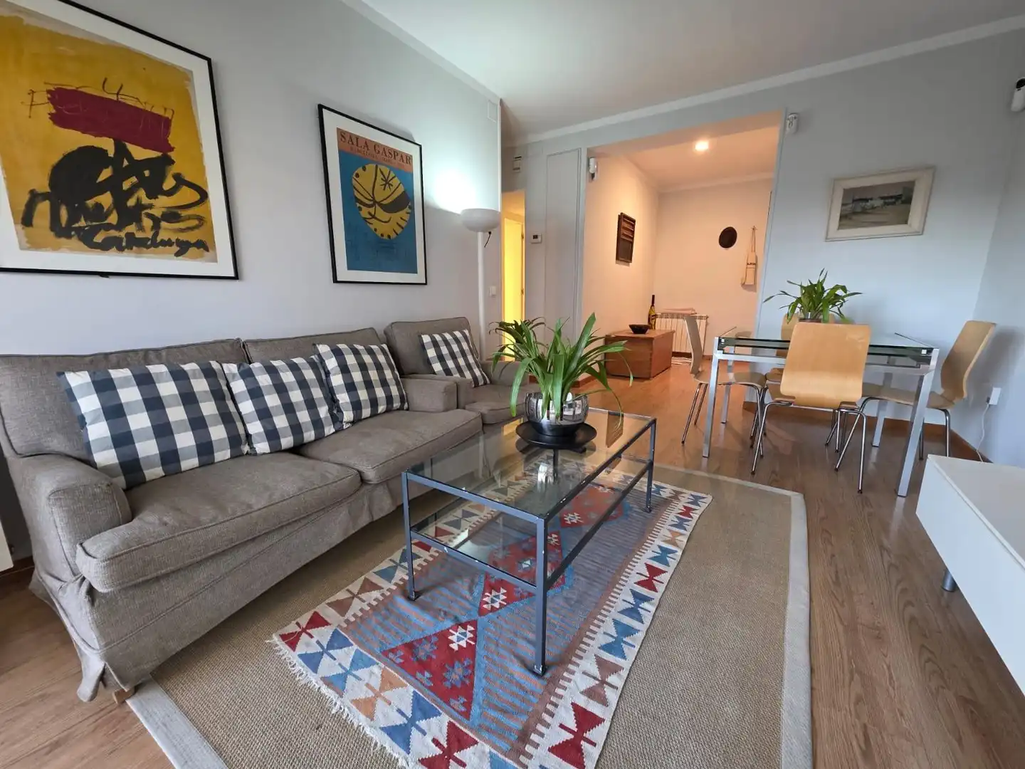 Wohnzimmer von Wohnungen zum Verkauf in Sitges mit Heizung, Privatgarten und Terrasse