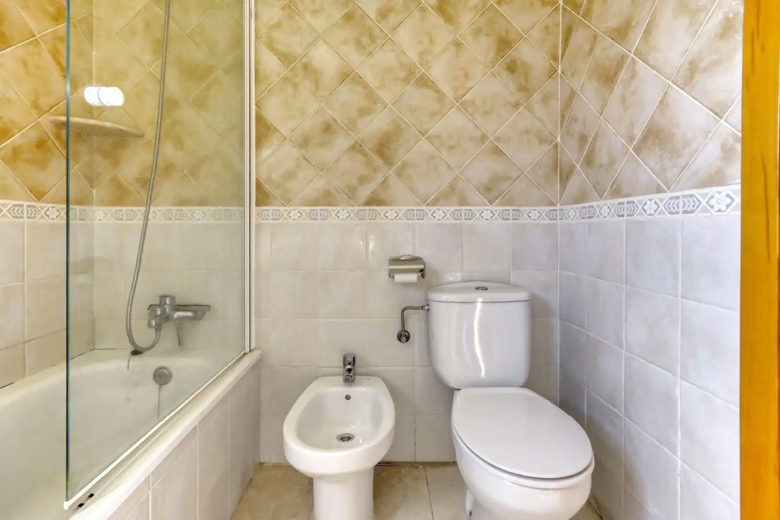 Bathroom of Apartments for sale in Roses  with Air Conditioner, Terrace and Furnished