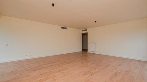 Foto 3 de Piso de alquiler en El Algabeño, 27, Conde Orgaz - Piovera,  Madrid Capital