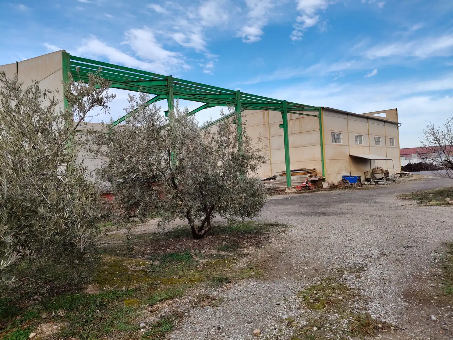 Außenansicht von Fabrikhallen zum Verkauf in Baza