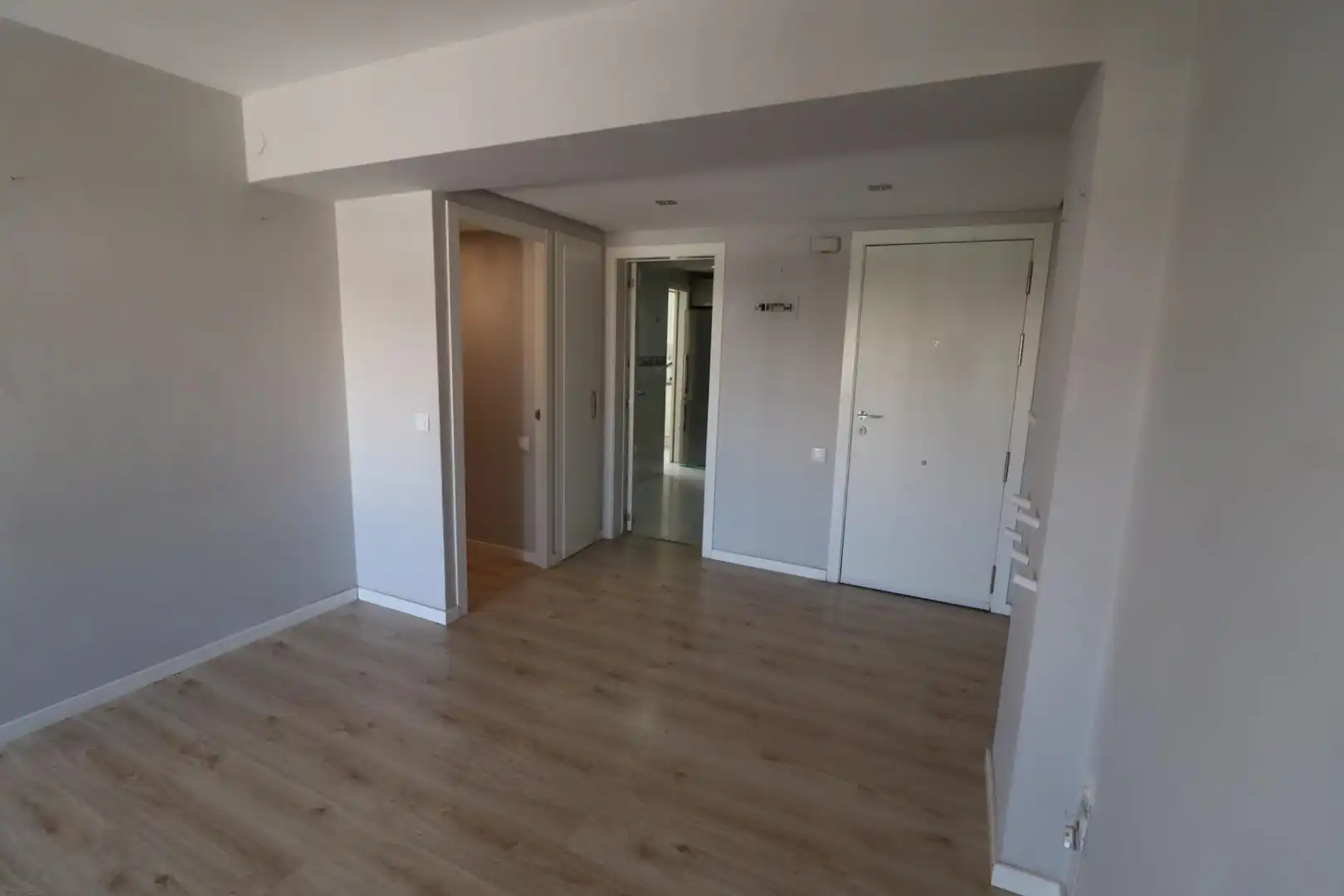 Flat for rent in Valencia  with Air Conditioner