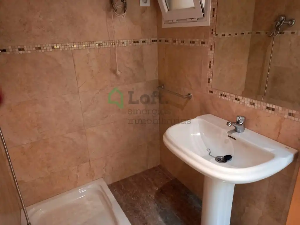 Bathroom of Office for rent in Badajoz