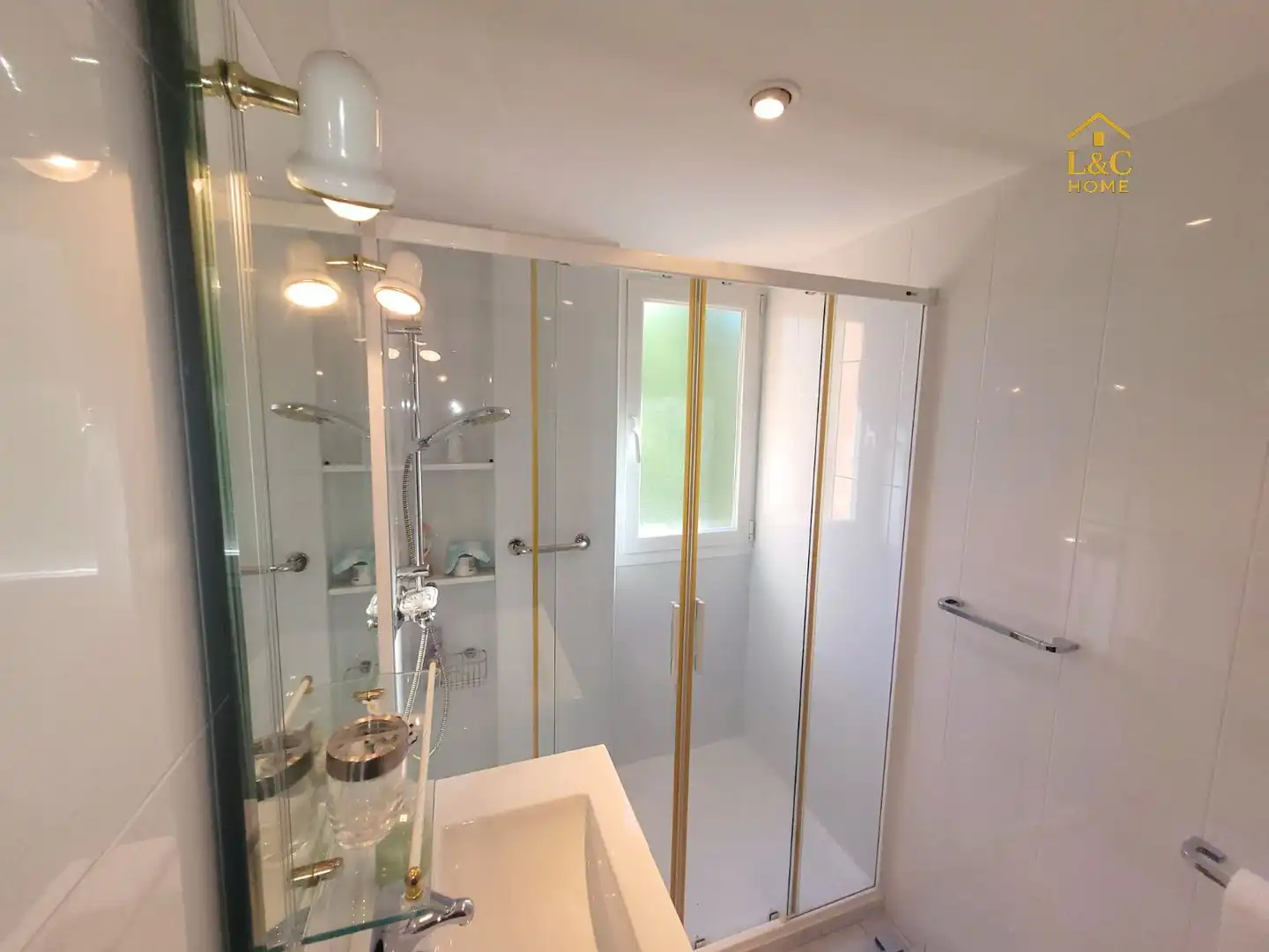 Baño de Piso en venta en Madrid con Calefacción, Terraza y Amueblado