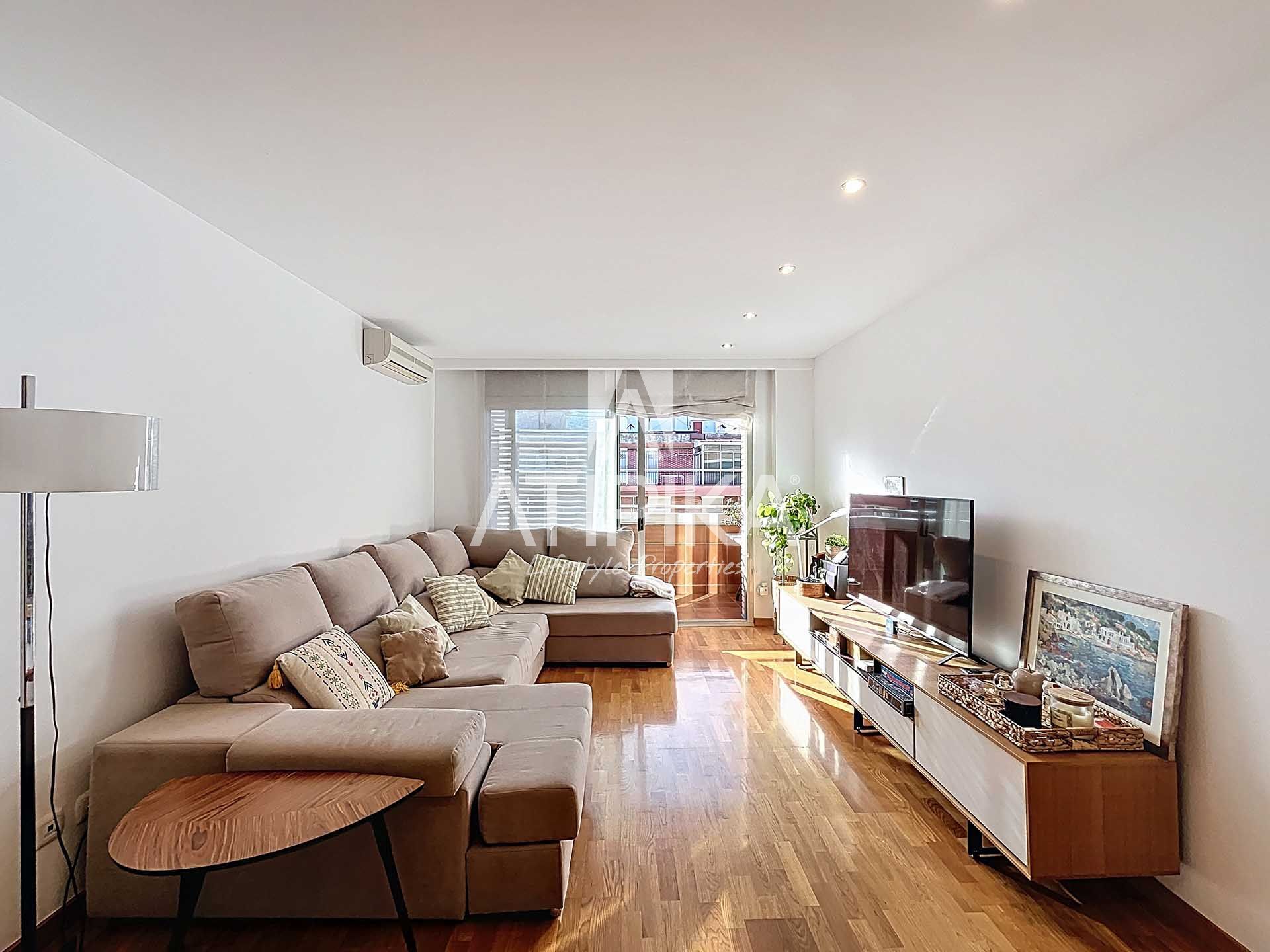 Living room of Flat for sale in  Barcelona Capital  with Air Conditioner, Heating and Terrace