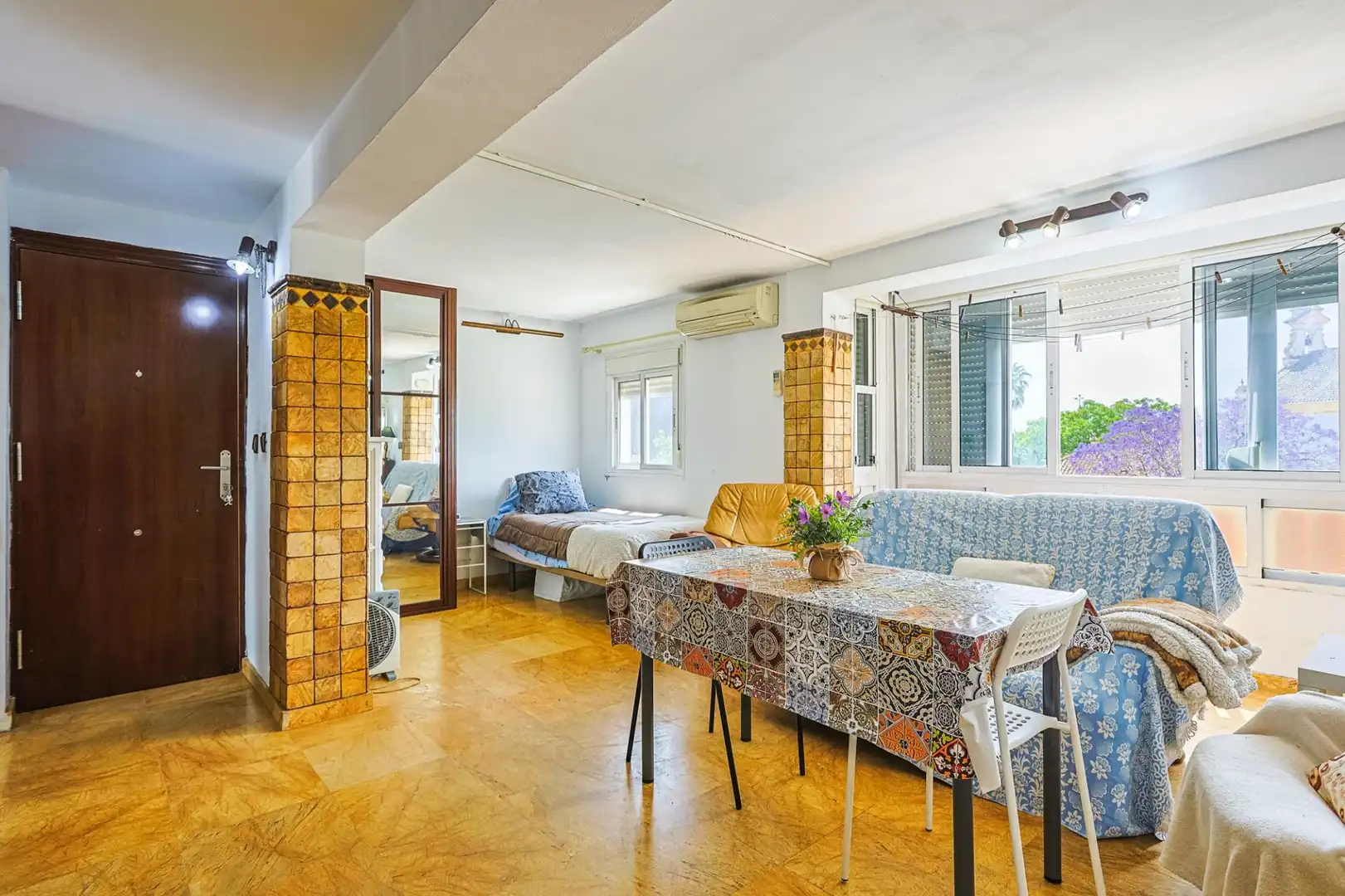Bedroom of Flat for sale in Sevilla  with Air Conditioner and Balcony