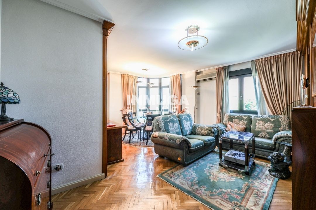 Living room of Flat to rent in  Madrid Capital  with Air Conditioner and Alarm