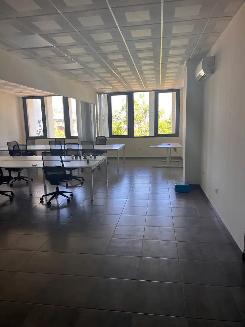 Büro zur Miete in Camas mit Klimaanlage, Heizung und Möbliert