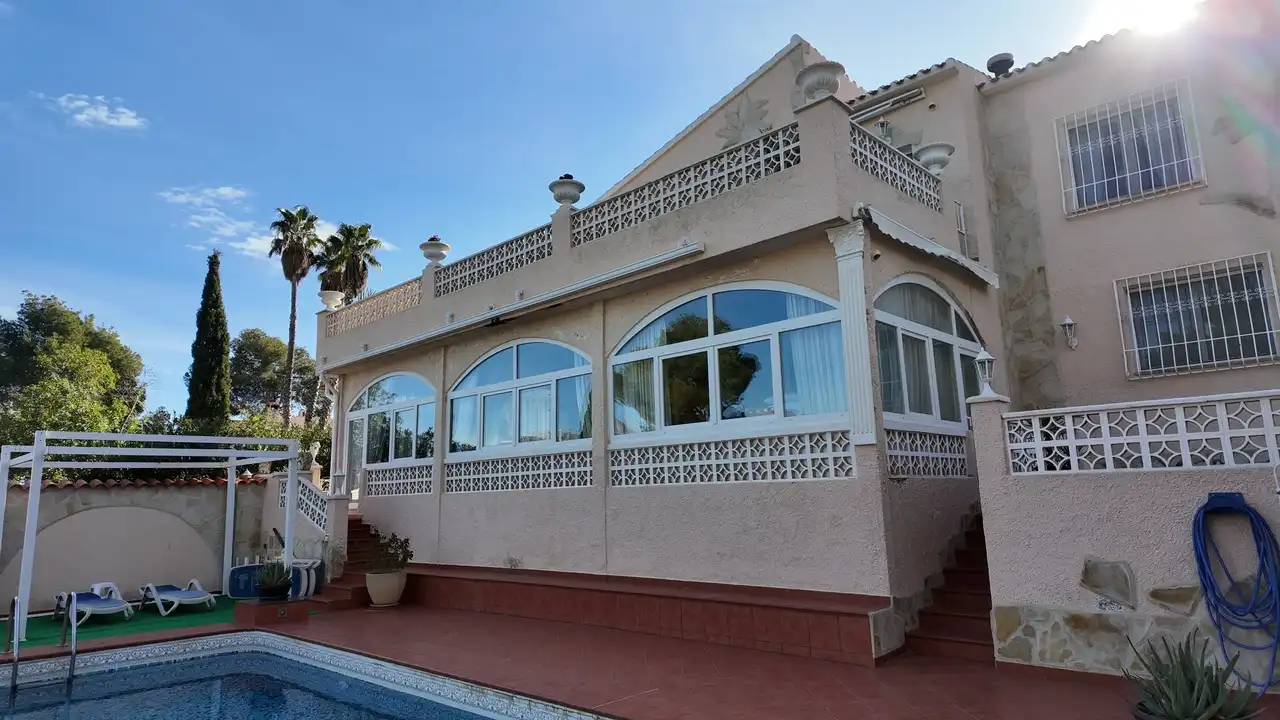 Vista exterior de Casa o chalet en venta en L'Alfàs del Pi con Aire acondicionado, Calefacción y Jardín privado