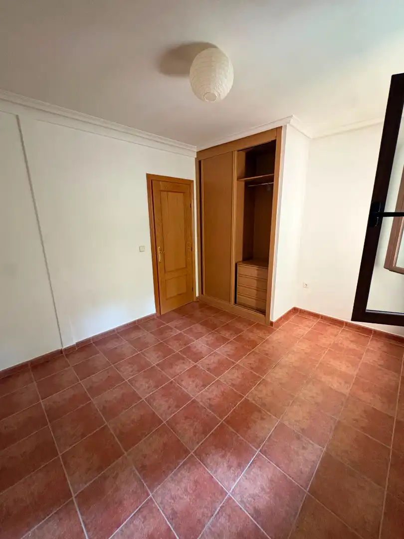 Schlafzimmer von Wohnung zur Miete in Toledo mit Klimaanlage, Heizung und Privatgarten
