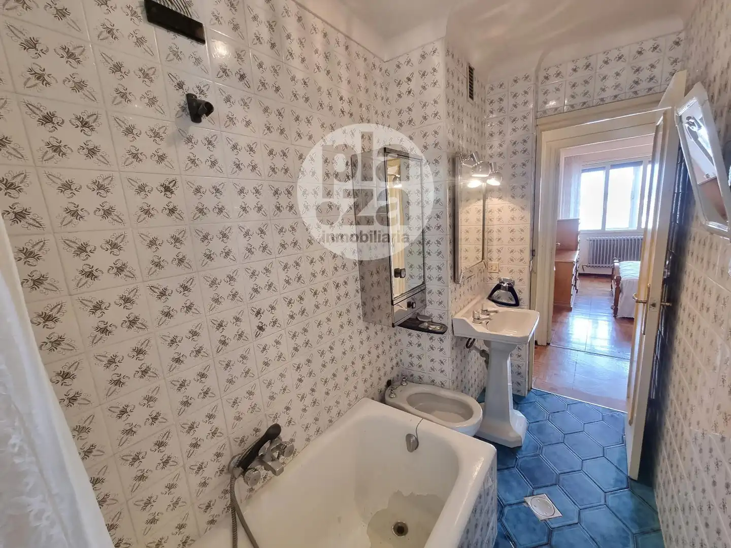 Badezimmer von Wohnung zum Verkauf in Burgos mit Heizung, Terrasse und Abstellraum