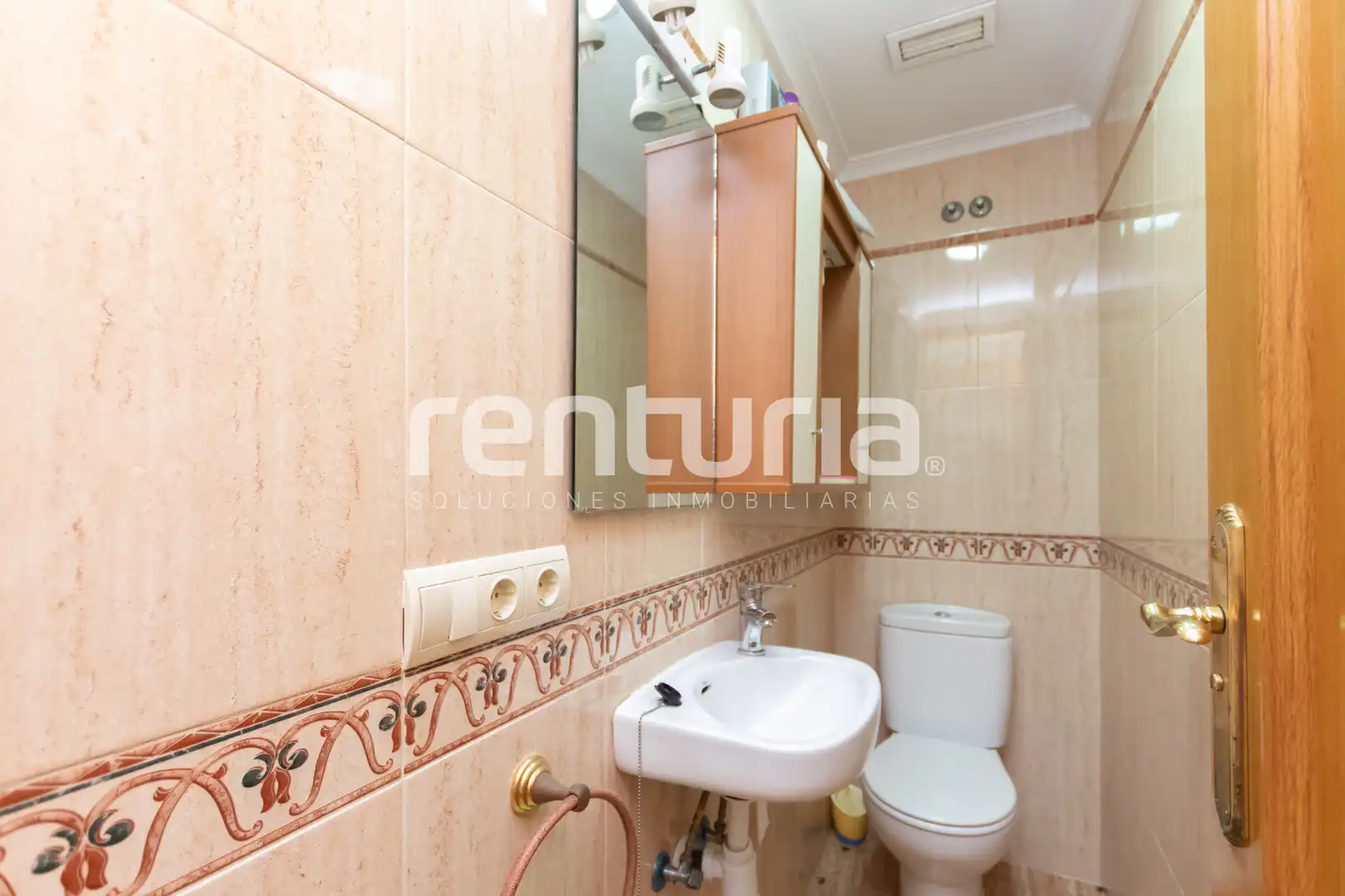Bathroom of Flat for sale in Valencia  with Air Conditioner, Heating and Terrace