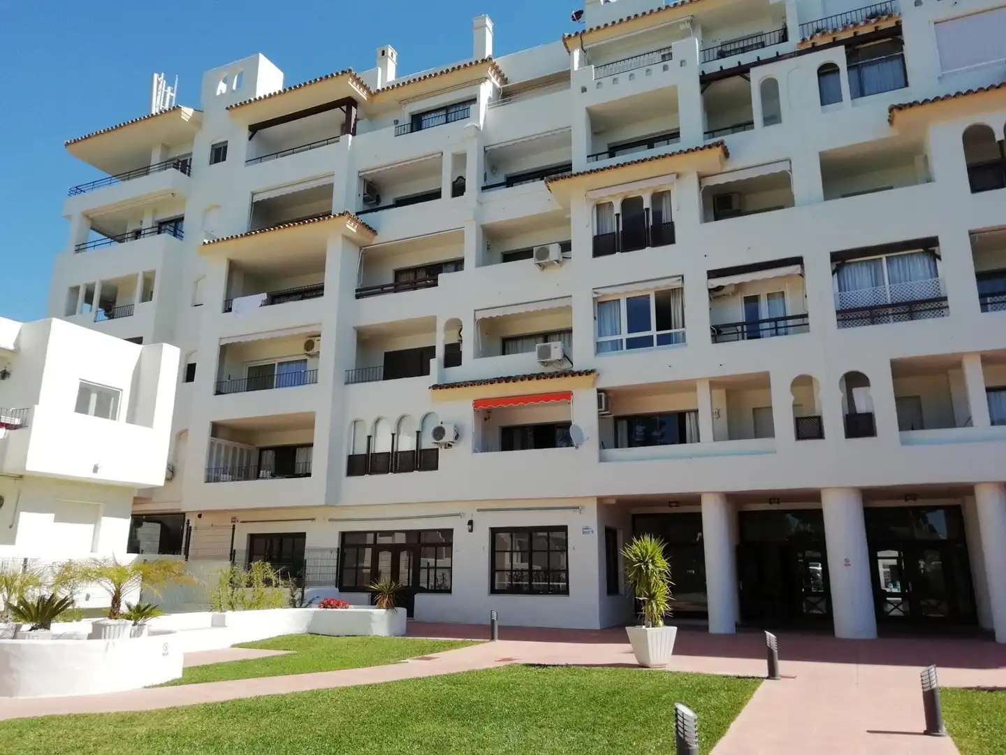 Vista exterior de Apartament en venda en El Puerto de Santa María amb Calefacció, Jardí privat i Piscina comunitària