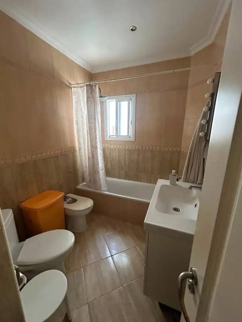 Bany de Pis en venda en Cádiz amb Aire condicionat