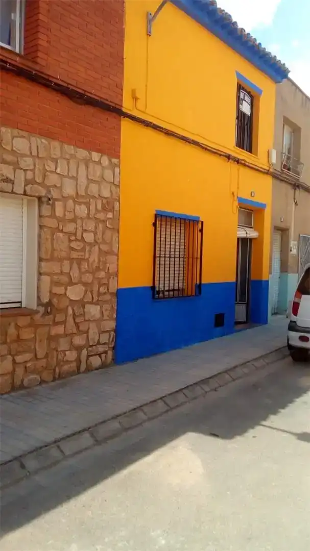 Vista exterior de Casa adosada en venta en Alpera con Jardín privado