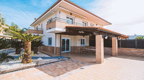 Amplia casa pareada de 267 m² con jardín, gran garaje y piscina en Sant Pol de Marr