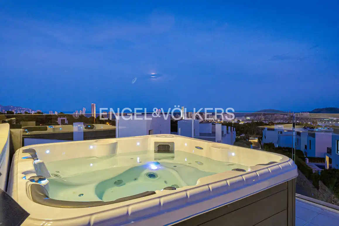 Detached house with pool for sale in Calle Copenhague, imagen 49
