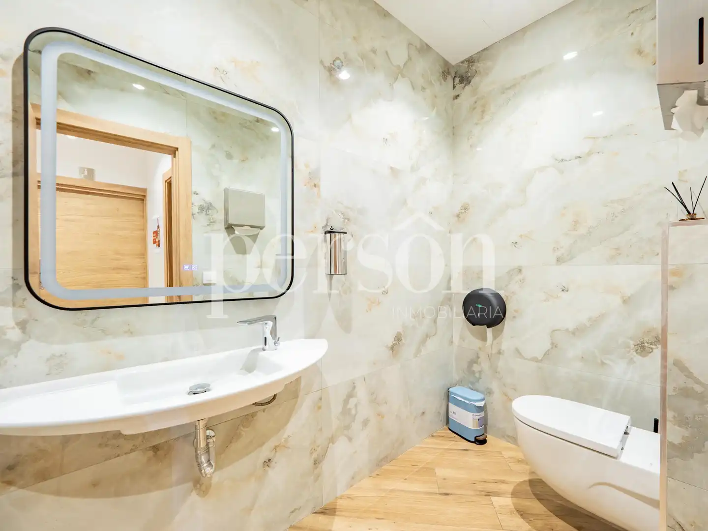 Business premises for transfer in L'Eixample, imagen 25