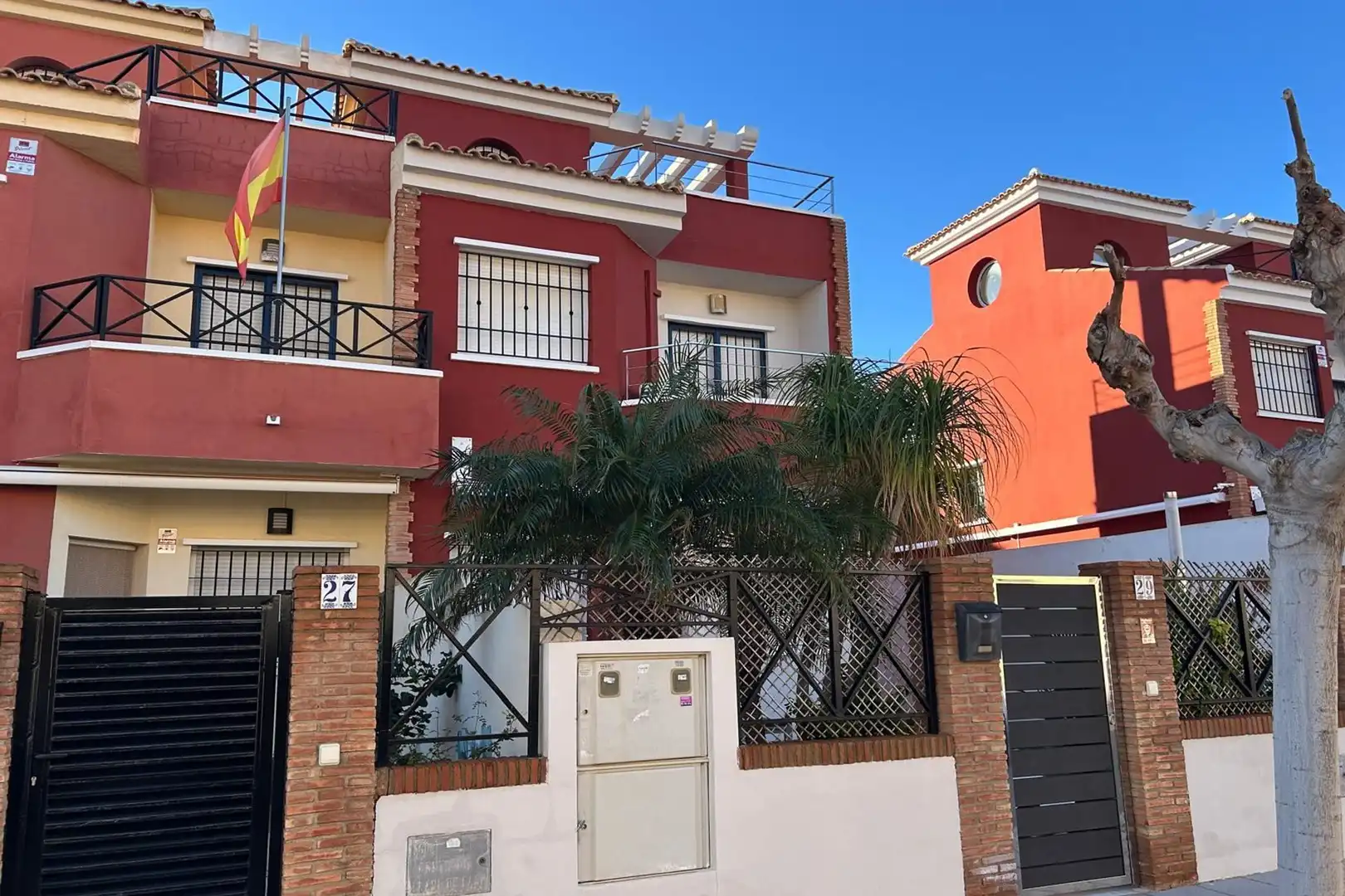 Vista exterior de Casa adosada en venda en Pilar de la Horadada amb Balcó