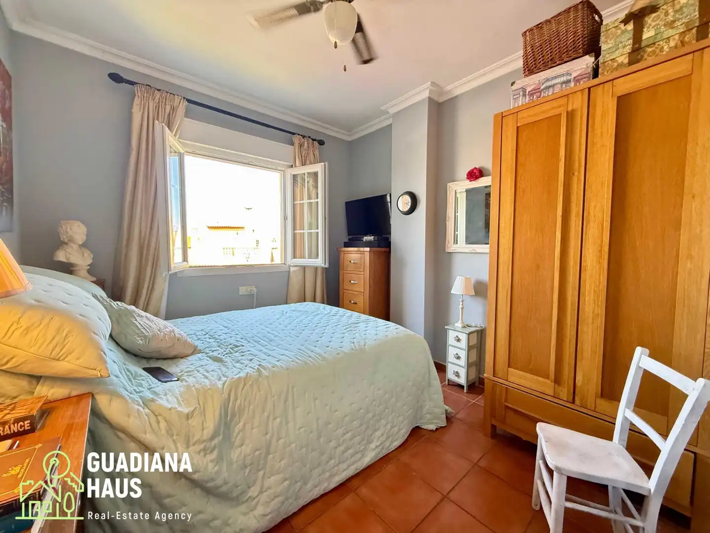 Dormitori de Casa adosada en venda en Ayamonte amb Aire condicionat, Calefacció i Jardí privat