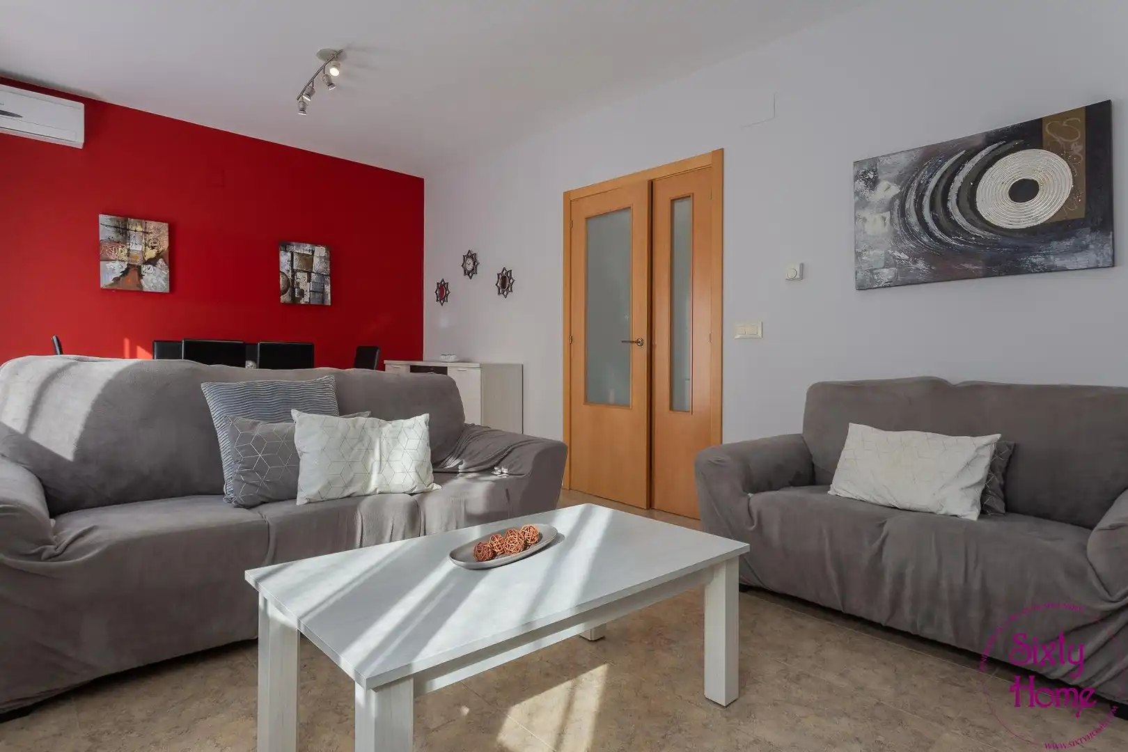 Sala d'estar de Casa adosada en venda en Biota amb Parquet, Terrassa i Moblat