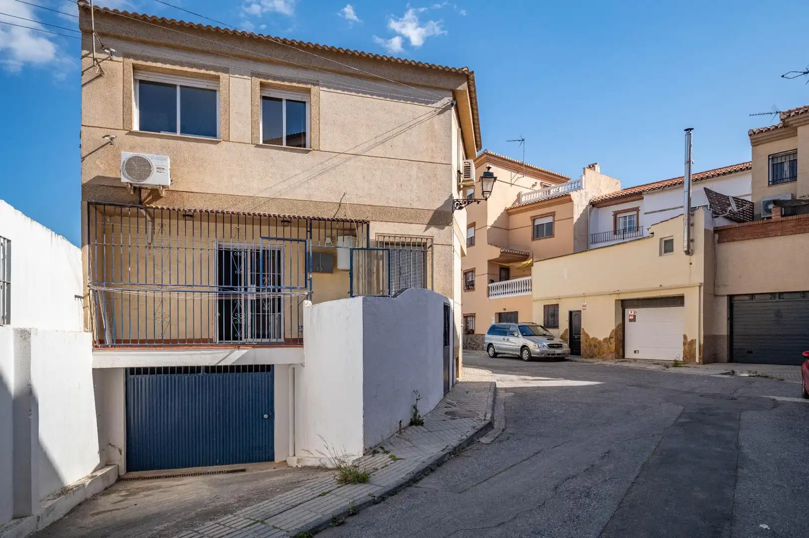 Vista exterior de Casa o xalet en venda en Las Gabias amb Aire condicionat i Balcó
