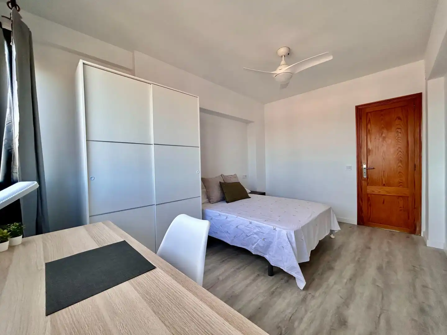 Habitación de Piso para compartir en Inca con Parquet y Amueblado