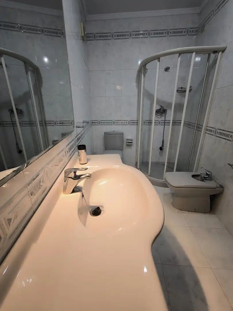 Baño de Piso en venta en Vilagarcía de Arousa con Calefacción, Parquet y Amueblado