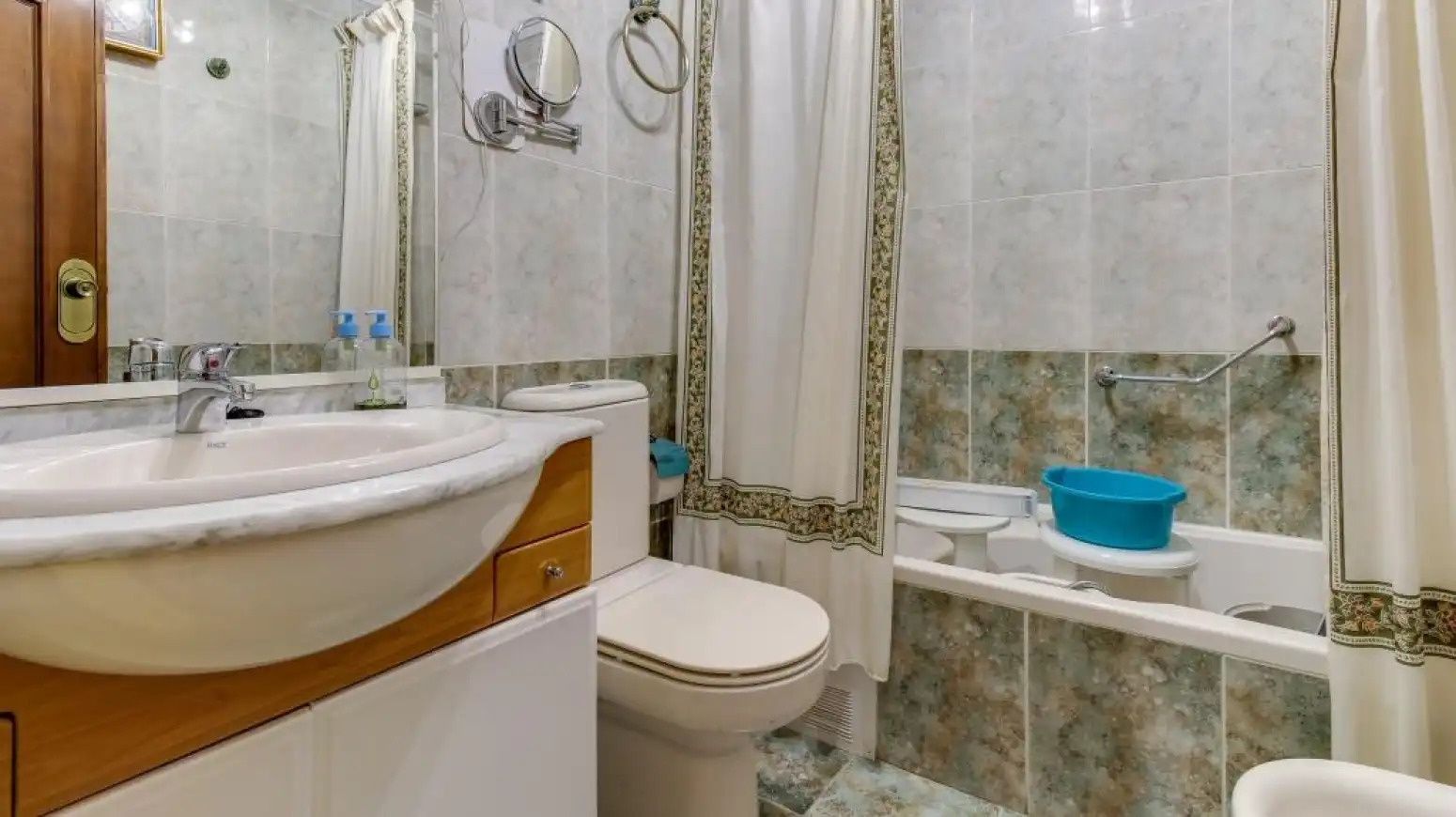 Baño de Casa adosada en venta en Salamanca con Calefacción, Jardín privado y Parquet
