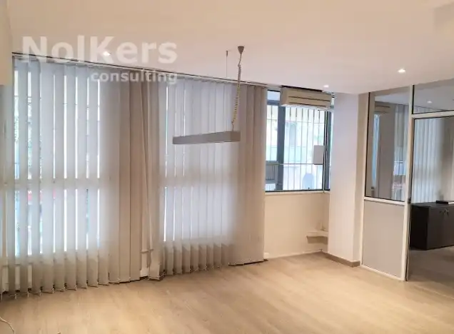 Oficina en venda a Barri de les Corts