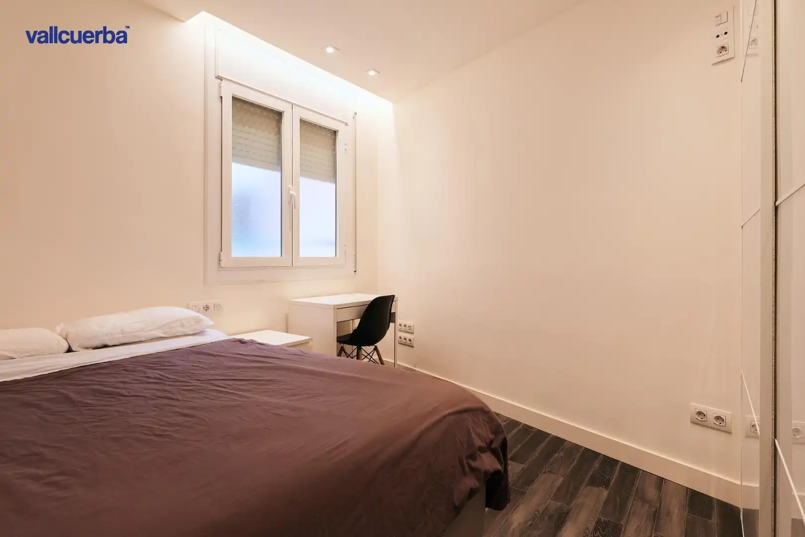Bedroom of Flat for sale in Barcelona  with Air Conditioner, Heating and Balcony