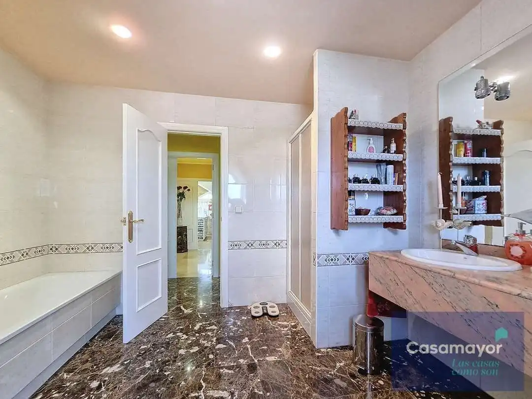 Houses for sale in Sol y Luz