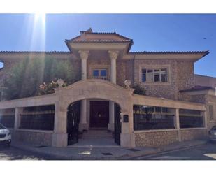 Vista exterior de Casa o xalet de lloguer en Sa Pobla amb Aire condicionat, Jardí privat i Terrassa