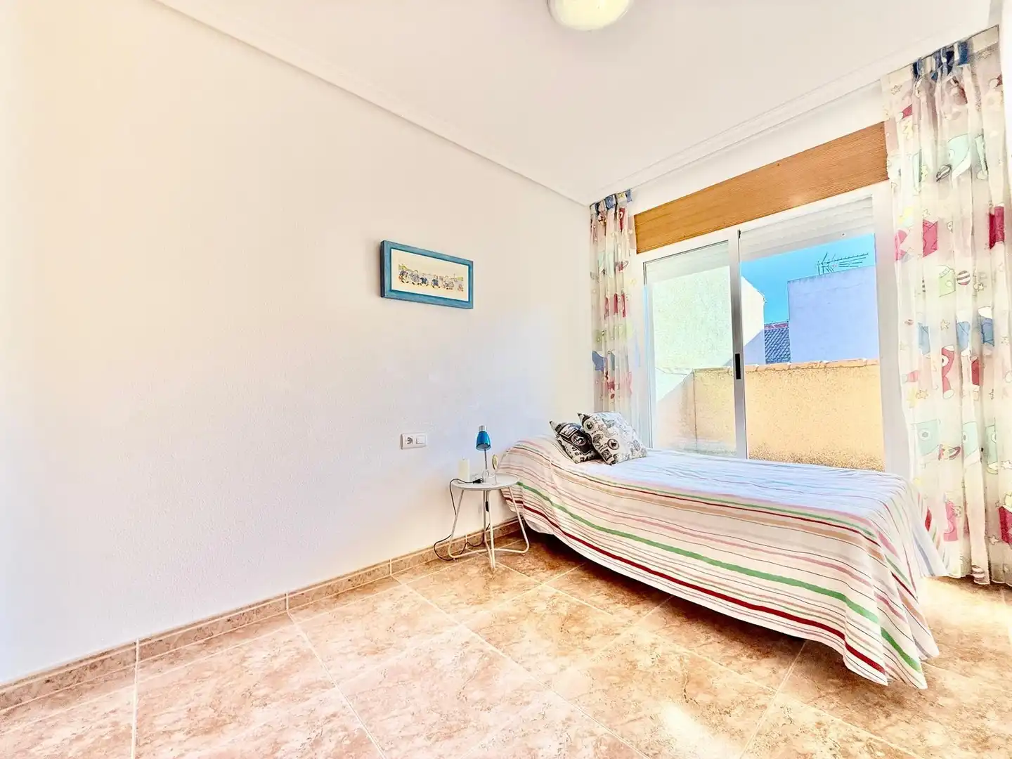 Habitación de Casa adosada en venta en Pilar de la Horadada con Aire acondicionado, Calefacción y Jardín privado