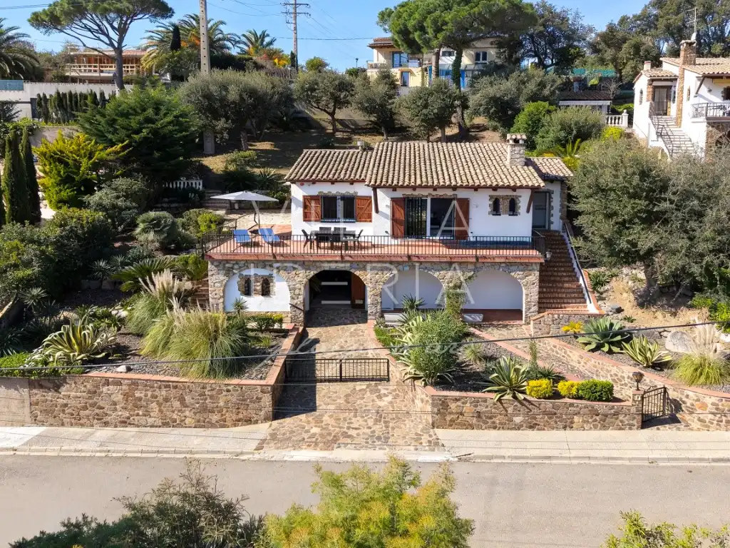 Vista exterior de Casa o chalet en venta en Castell d'Aro, Platja d'Aro i s'Agaró con Aire acondicionado, Calefacción y Jardín privado