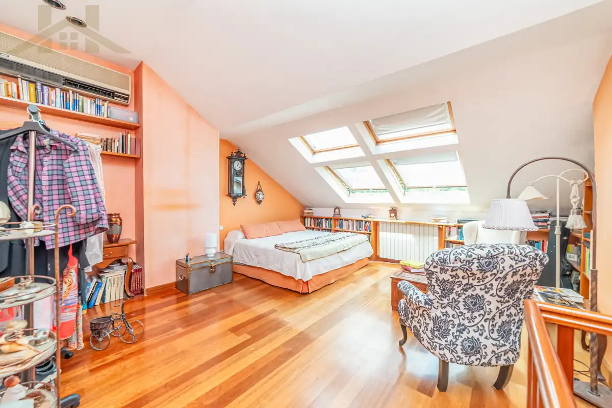 Bedroom of Detached homes for sale in Tres Cantos  with Air Conditioner, Heating and Private garden