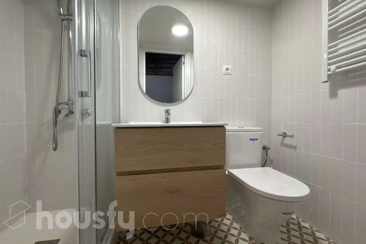 Baño de Estudio de alquiler en Madrid con Amueblado