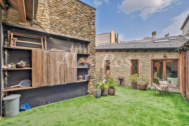 Casa-chalet en Venta en Ger