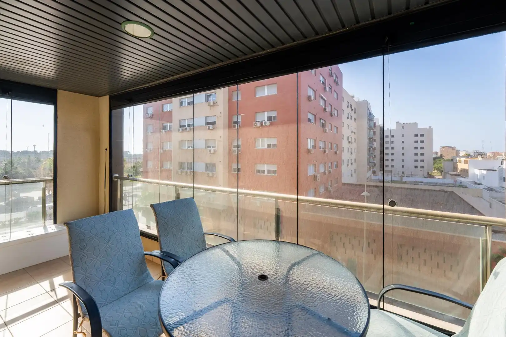 Terrassa de Pis en venda en Almería amb Aire condicionat, Traster i Piscina comunitària