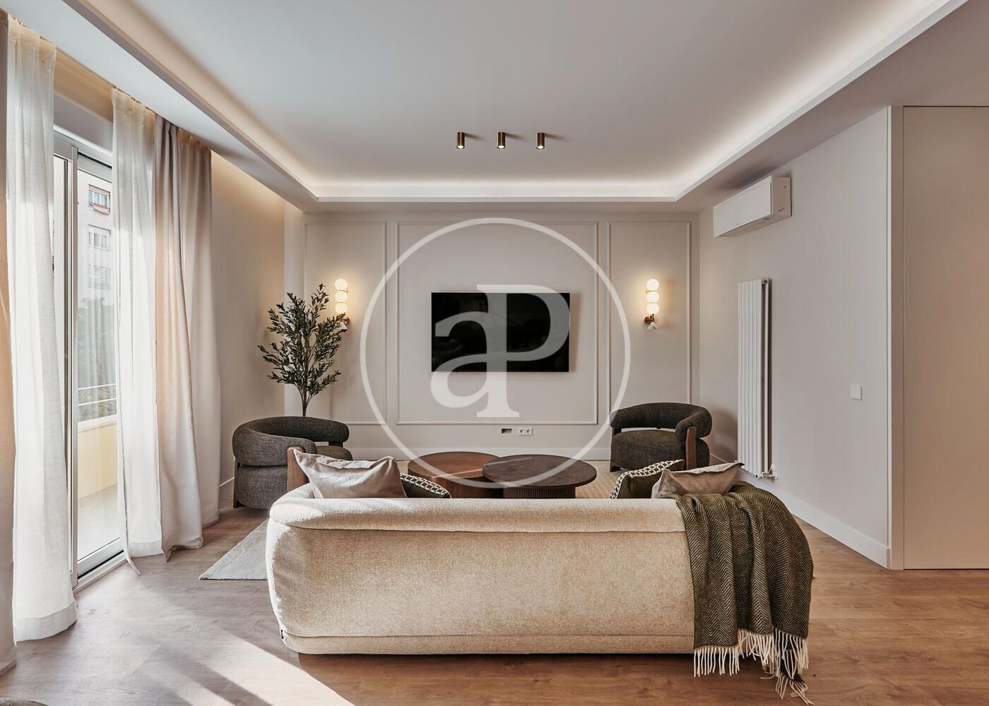 Sala d'estar de Pis en venda en  Madrid Capital amb Aire condicionat, Calefacció i Moblat