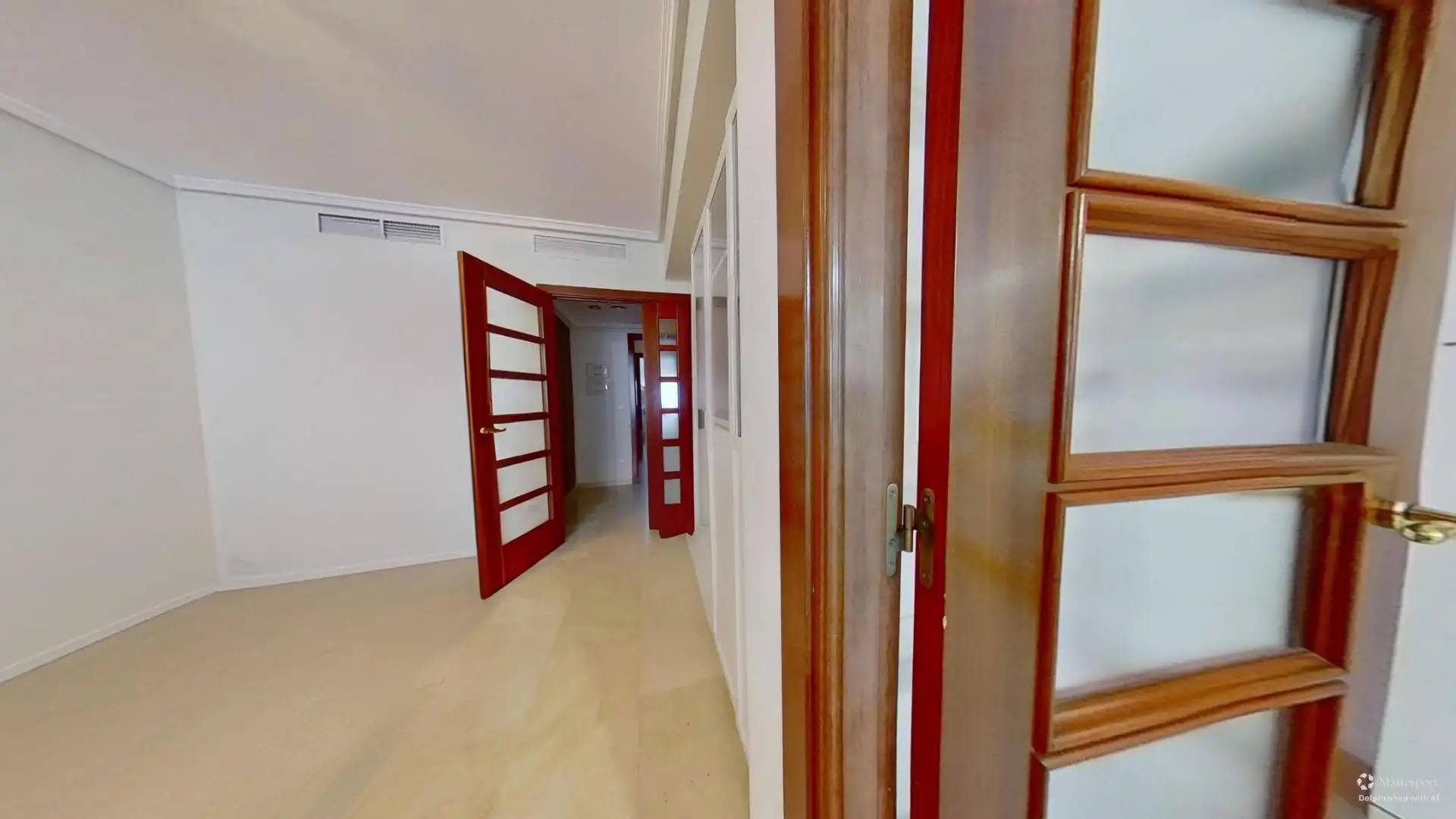 Wohnung zum Verkauf in Valencia mit Klimaanlage, Privatgarten und Terrasse