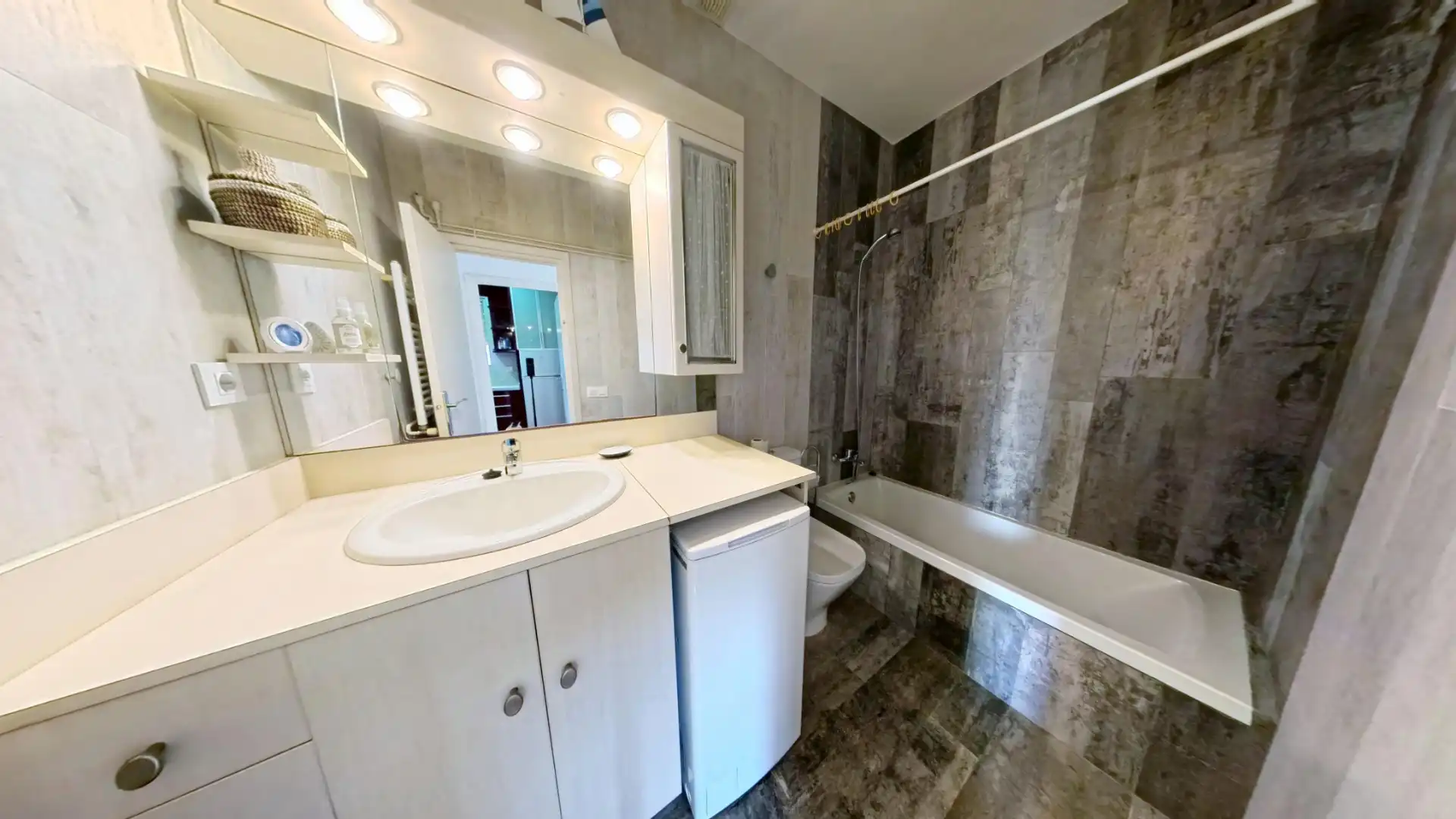 Bany de Apartament de lloguer en Cambrils amb Aire condicionat, Calefacció i Terrassa