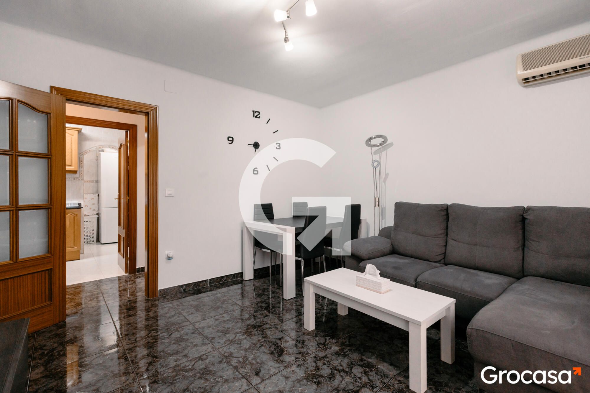 Living room of Flat for sale in Sant Boi de Llobregat  with Air Conditioner, Furnished and Oven