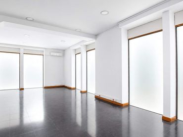 Local comercial de lloguer a Carrer de Rosalia de Castro 7