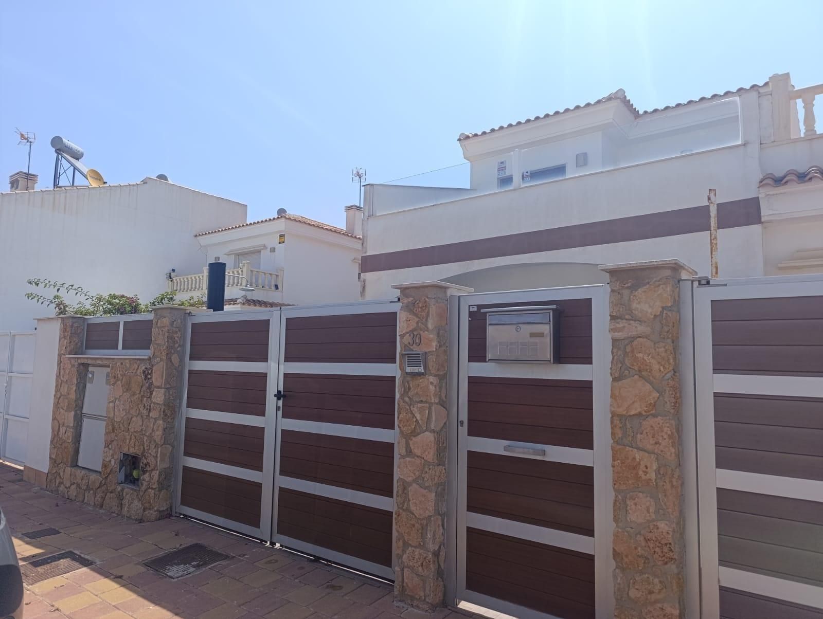 Exterior view of Single-family semi-detached for sale in San Pedro del Pinatar  with Air Conditioner, Heating and Terrace