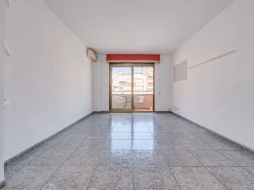 Flat with balcony for sale in Carrer Cristòfor Colom