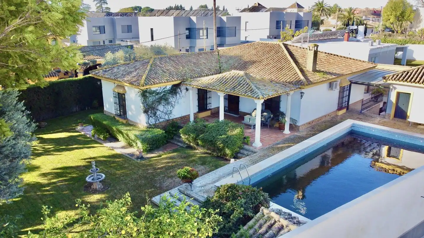 Casa o xalet en venda a Jacinto Benavente, Gines