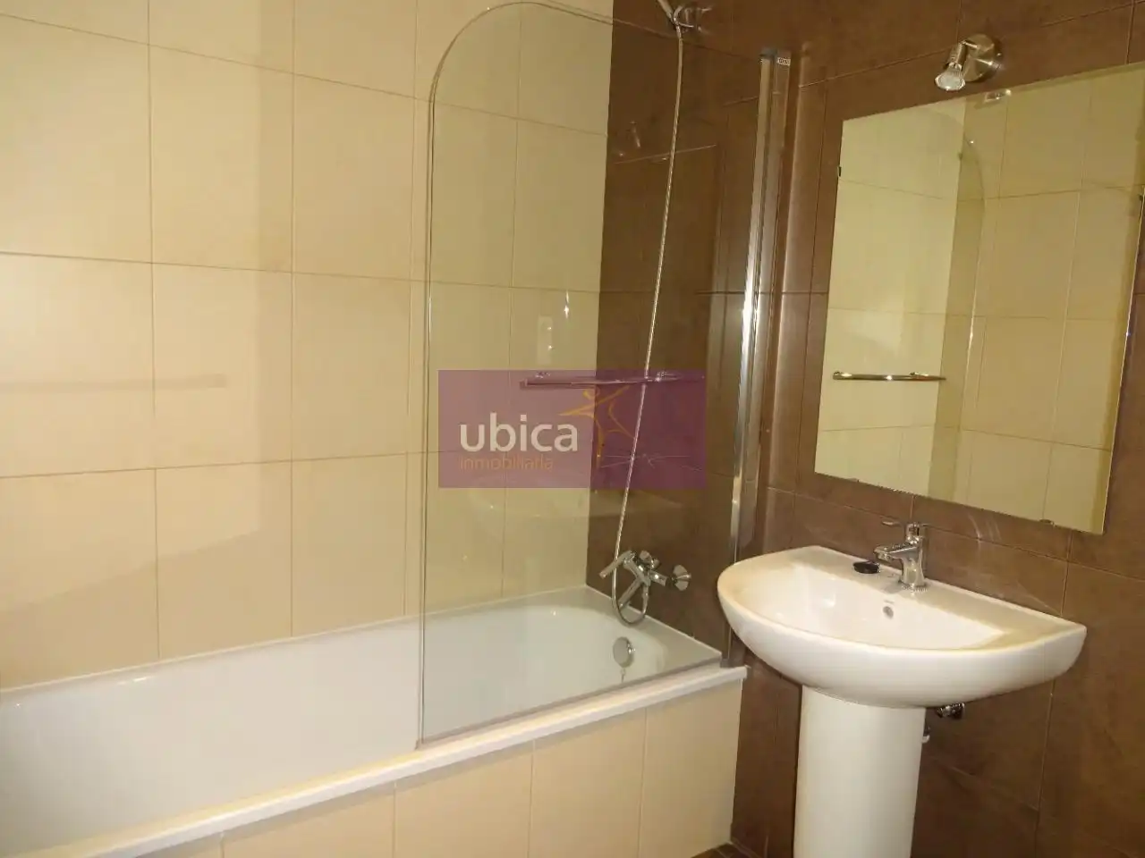 Baño de Piso de alquiler en O Porriño   con Calefacción, Trastero y Amueblado